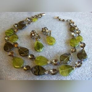 VTG Coro Vendome  Handcrafted Paridot Art Glass Beaded Layer Earrings & Necklace